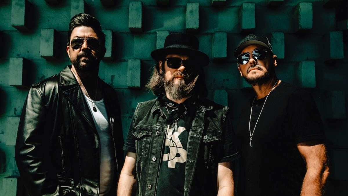 NEW LYRIC VIDEO: NASHVILLAINS — “TUMBLING DOWN”