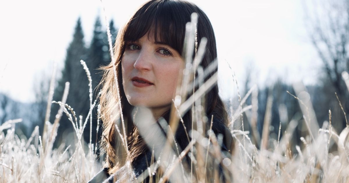 ALBUM REVIEW: BETH WHITNEY — ‘INTO THE GROUND’