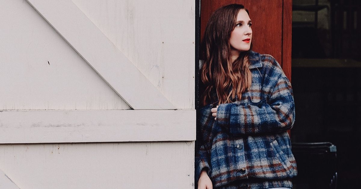 THE OFF THE STAGE SERIES: FEATURING ANNIE DRESSNER