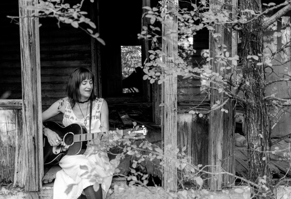 Artist Photo of Amy Annelle - Credit Philip Rogers